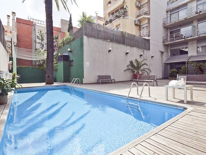 Grande salle au centre du domaine avec piscine et terrasse pour professionnels - My Space Barcelona Appartements