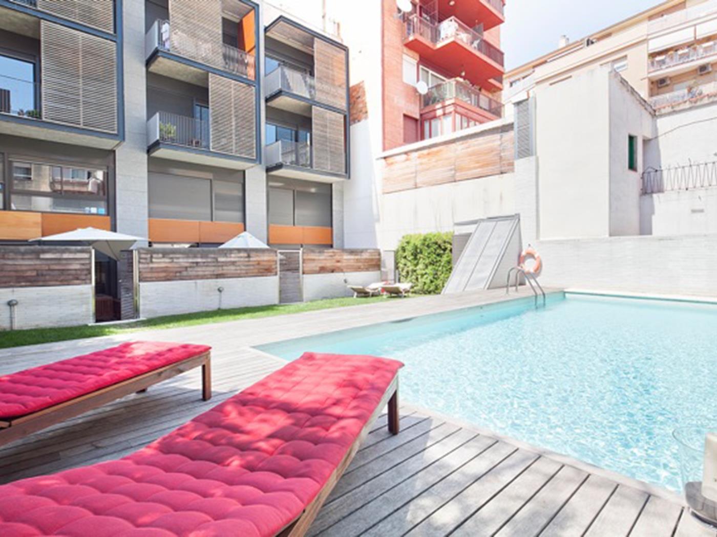 2 duplex pouvant accueillir jusqu'à 16 personnes avec terrasse et piscine - My Space Barcelona Appartements