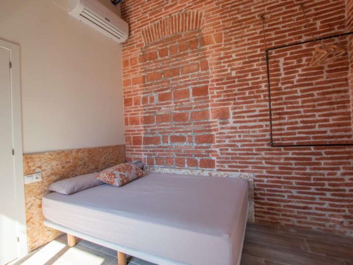 Chambre spacieuse et lumineuse avec balcon privé dans un appartement de 5 pièces - My Space Barcelona Appartements