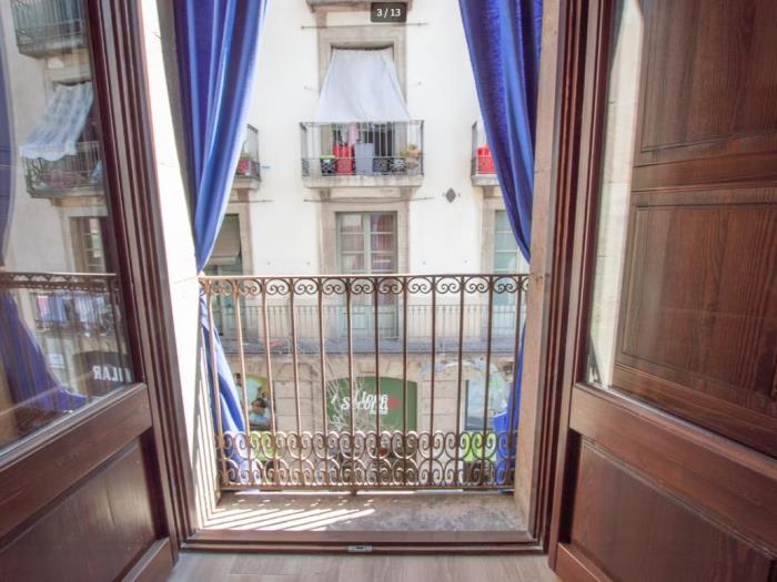 Chambre simple lumineuse et spacieuse avec accès au balcon - My Space Barcelona Appartements