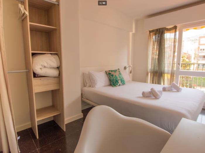 Chambre spacieuse dans un appartement récemment rénové avec salle de bain privée - My Space Barcelona Appartements
