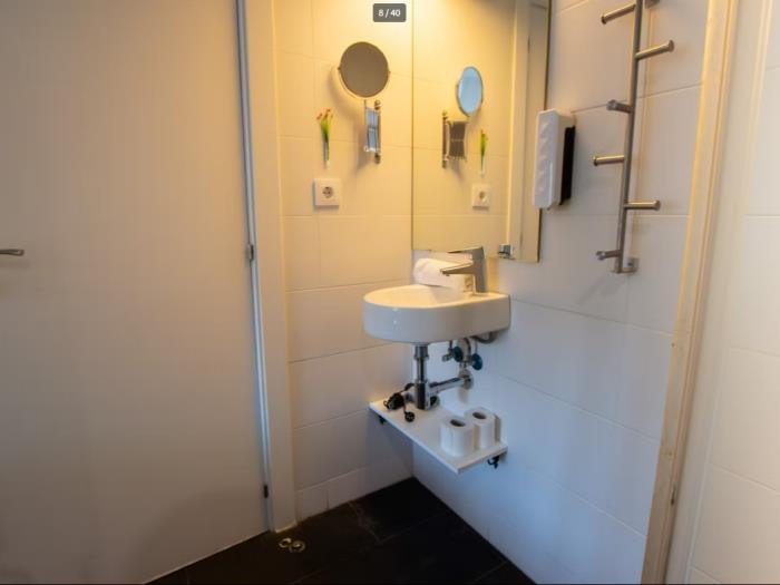 Chambre spacieuse dans un appartement récemment rénové avec salle de bain privée - My Space Barcelona Appartements