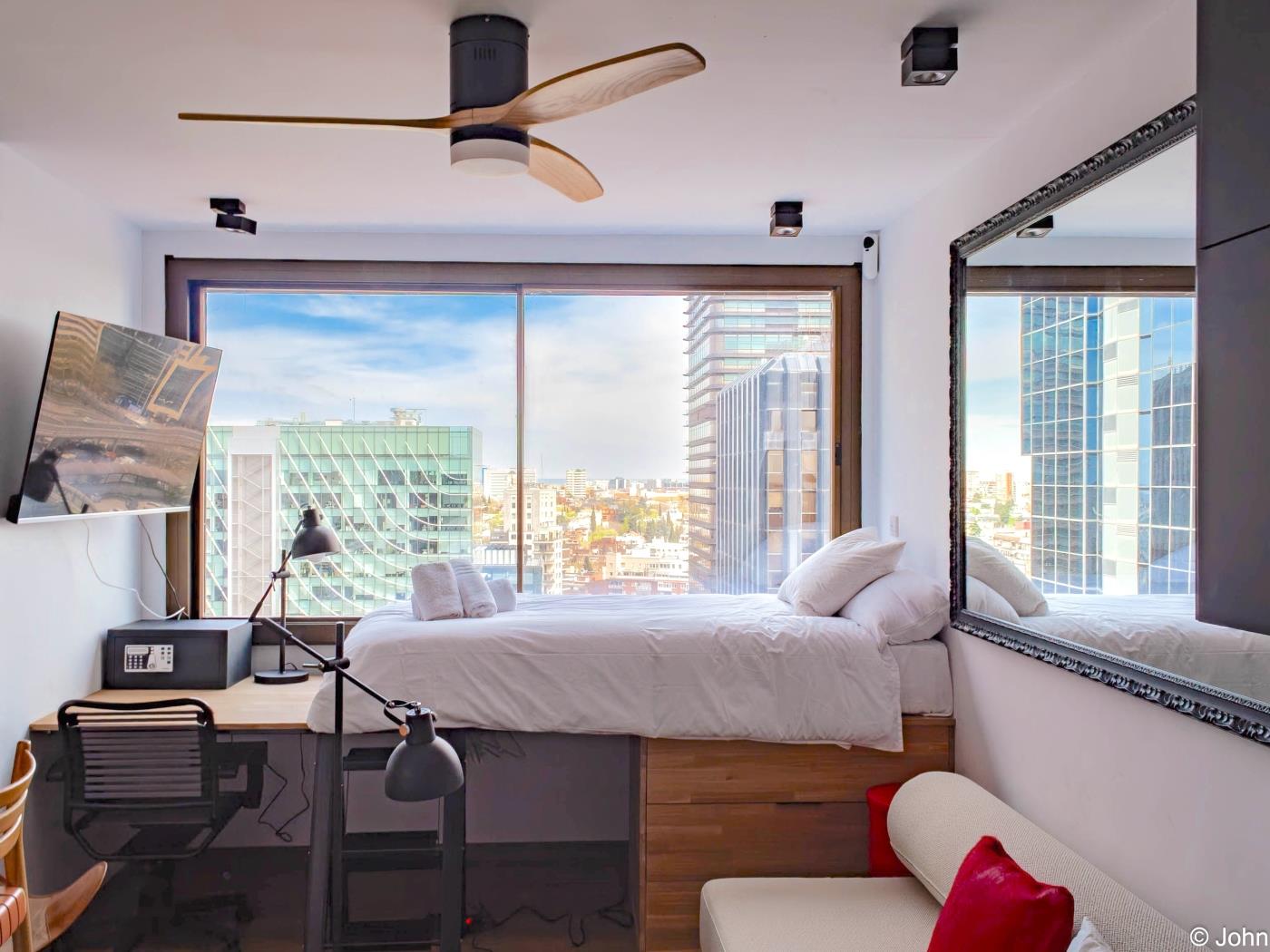 Loft studio moderne avec vue sur la ville, piscine sur le toit - My Space Madrid Appartements