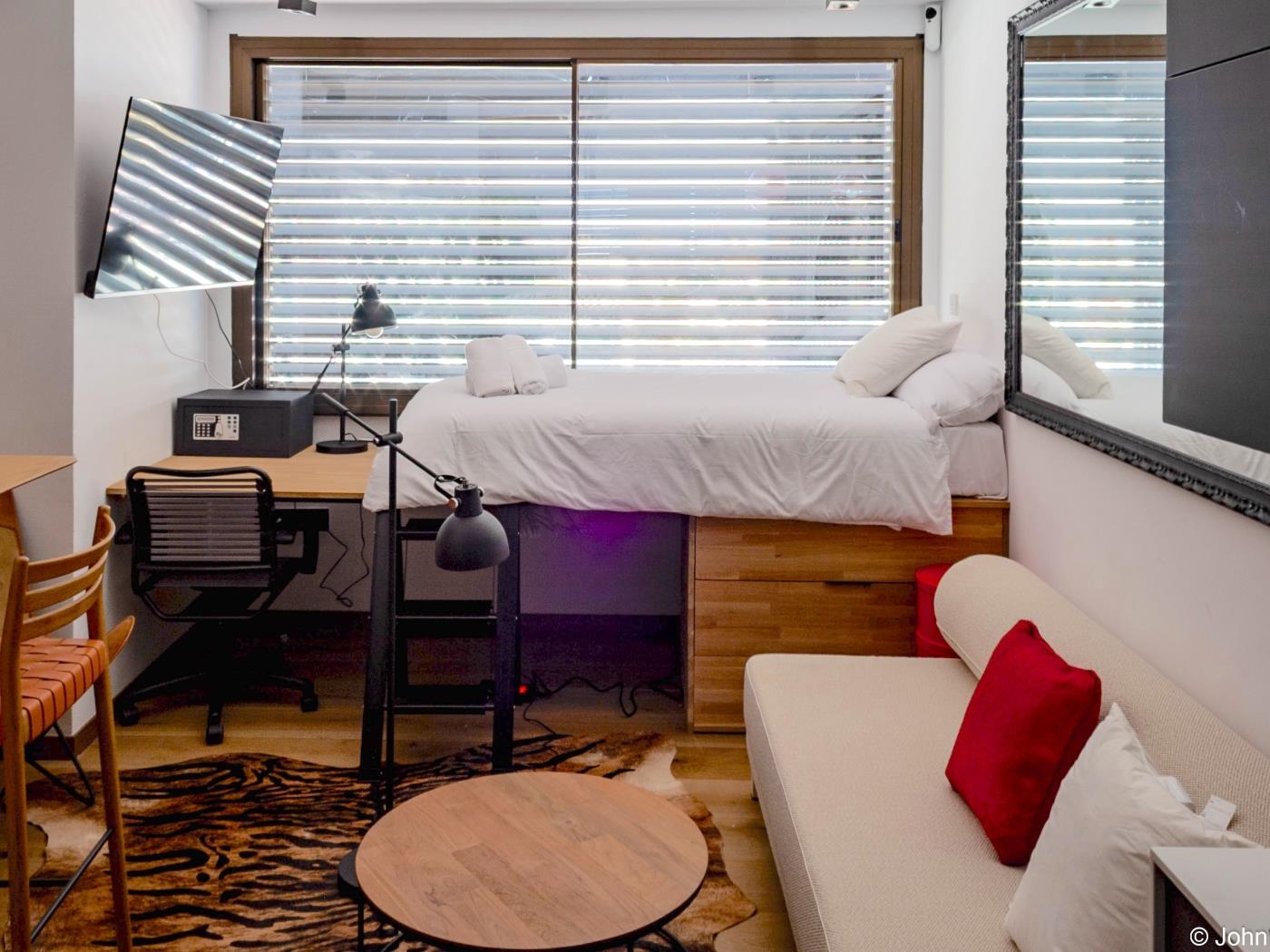 Loft studio moderne avec vue sur la ville, piscine sur le toit - My Space Madrid Appartements