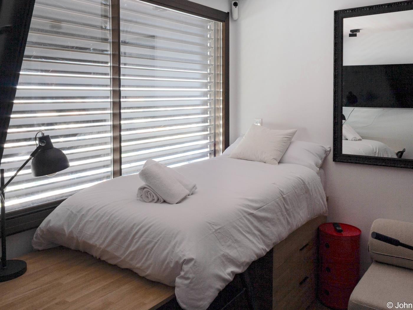 Loft studio moderne avec vue sur la ville, piscine sur le toit - My Space Madrid Appartements