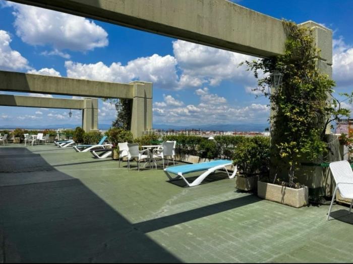 Loft studio moderne avec vue sur la ville, piscine sur le toit - My Space Madrid Appartements