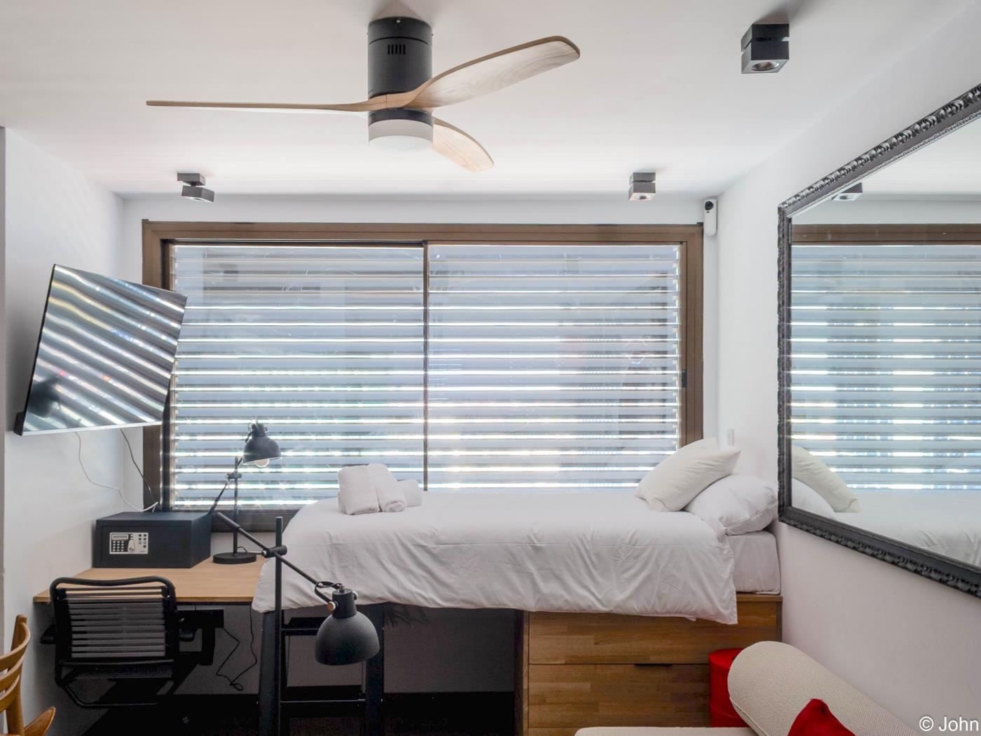 Loft studio moderne avec vue sur la ville, piscine sur le toit - My Space Madrid Appartements