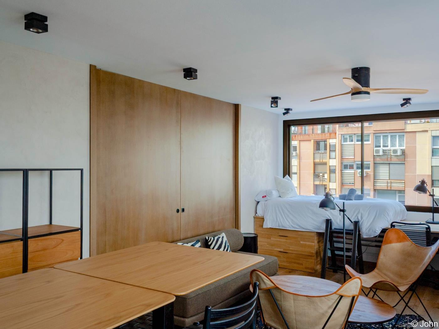 Chic Loft Studio avec Vue sur la Ville et Piscine sur le Toit - My Space Madrid Appartements