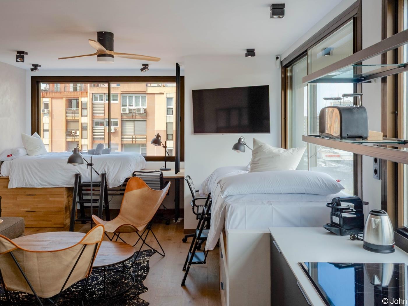 Chic Loft Studio avec Vue sur la Ville et Piscine sur le Toit - My Space Madrid Appartements