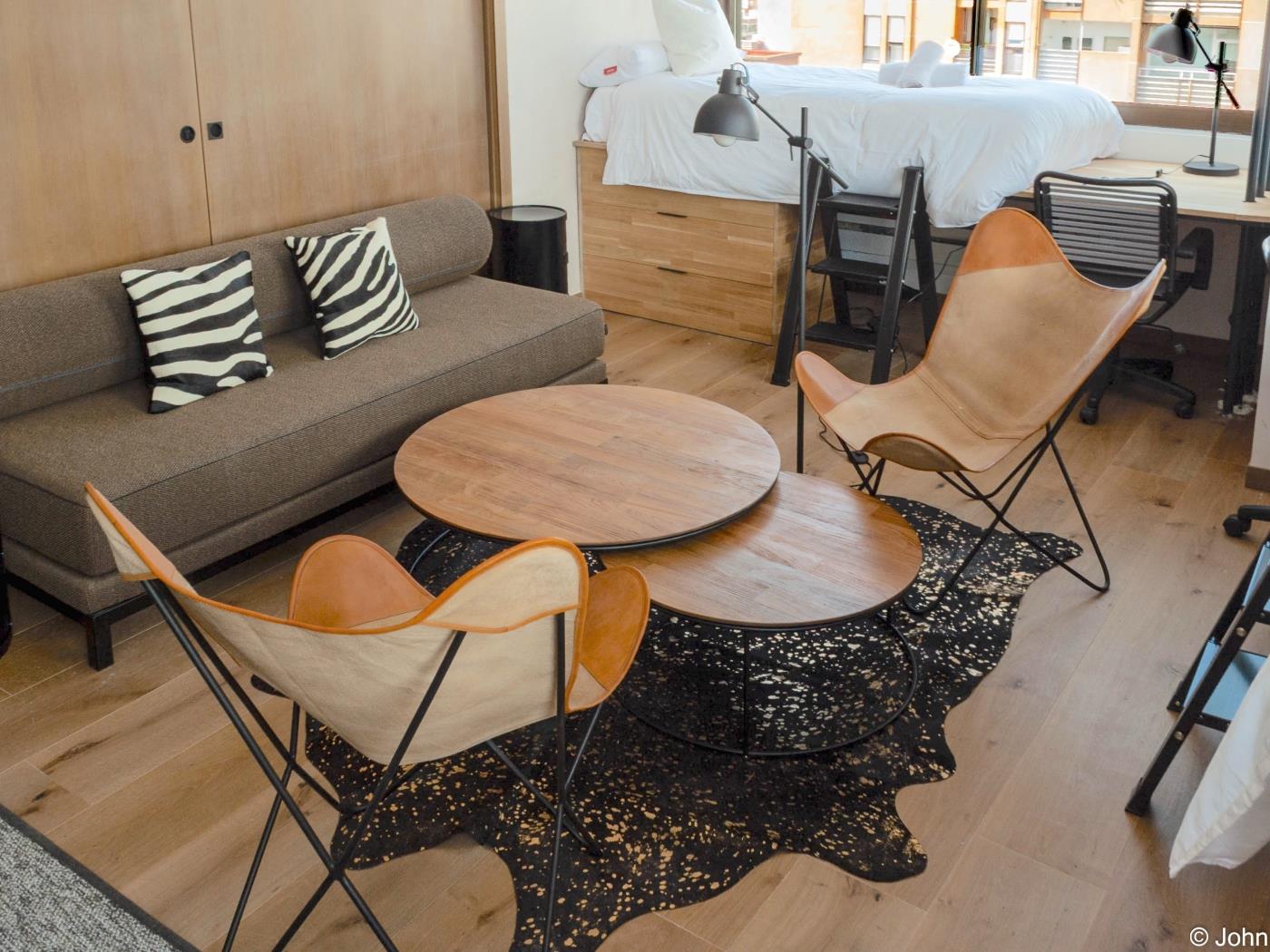 Chic Loft Studio avec Vue sur la Ville et Piscine sur le Toit - My Space Madrid Appartements