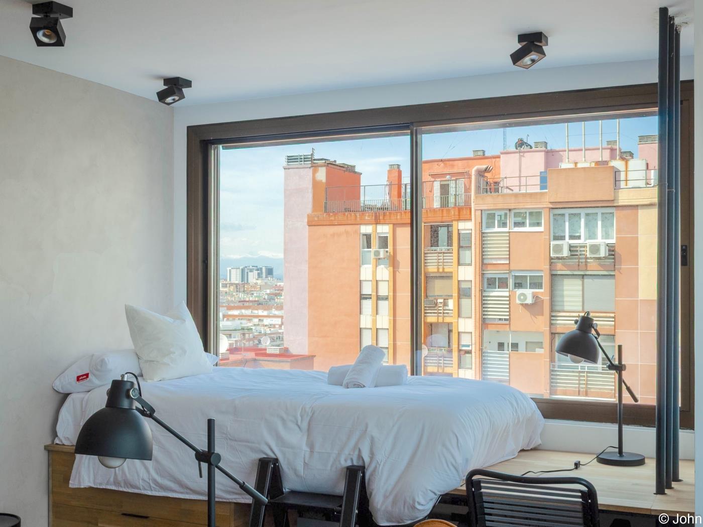 Chic Loft Studio avec Vue sur la Ville et Piscine sur le Toit - My Space Madrid Appartements