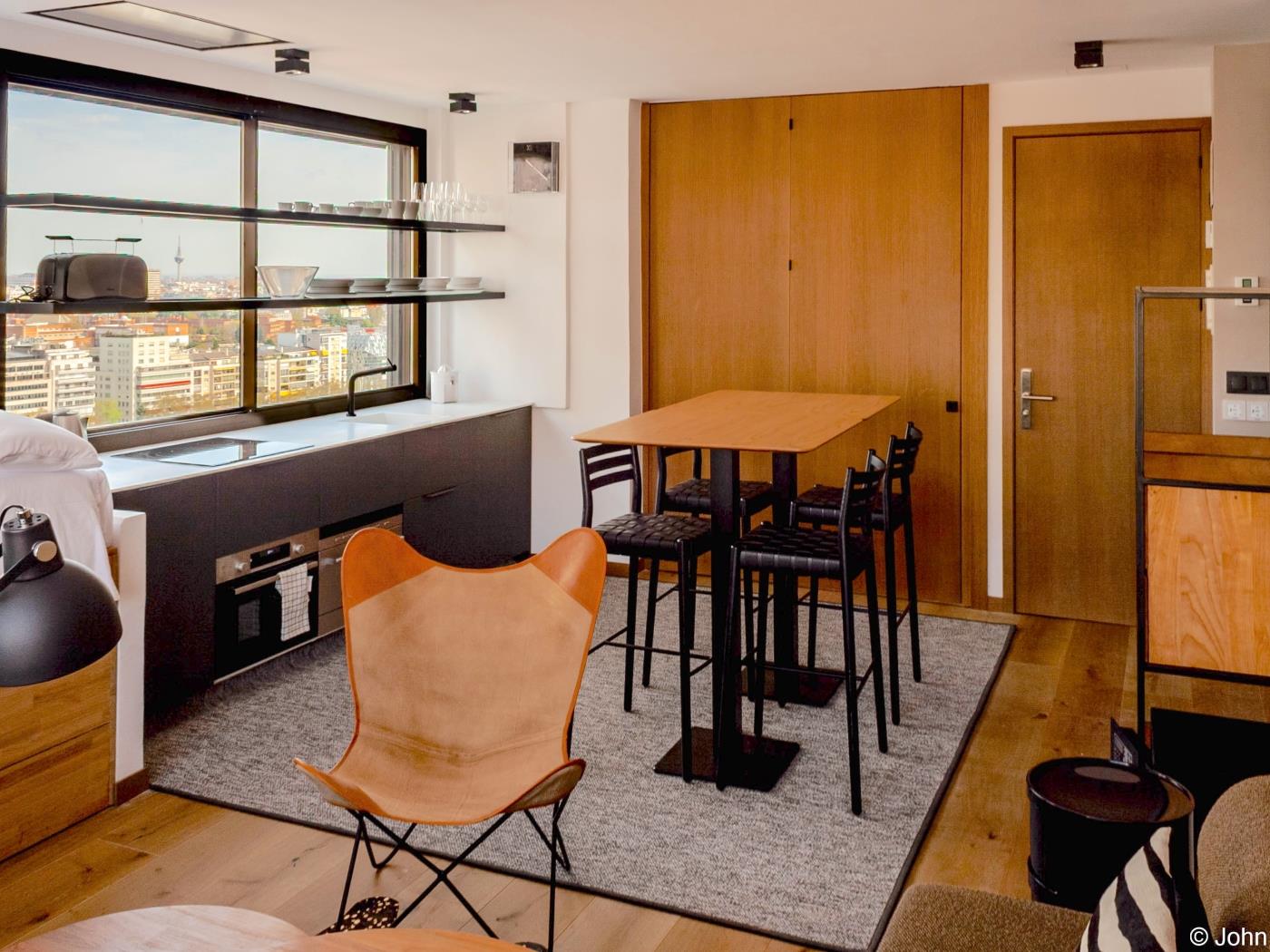 Chic Loft Studio avec Vue sur la Ville et Piscine sur le Toit - My Space Madrid Appartements